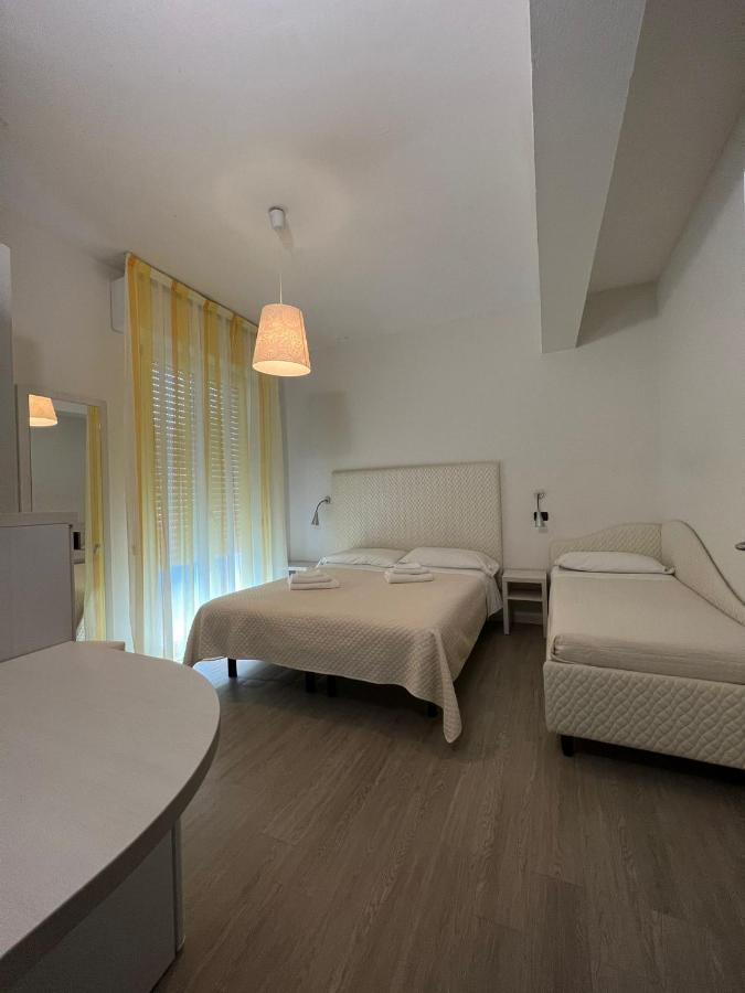 Hotel Leonardo Cesenatico Kültér fotó